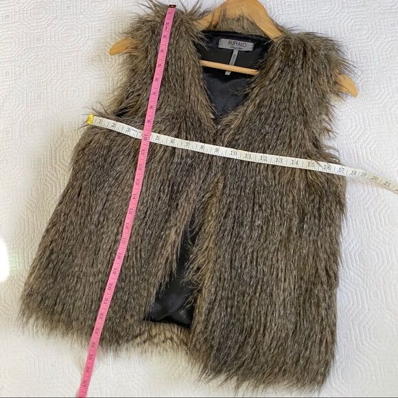 Buffalo by David Bitton tan and brown fur vest Size Small (Faux) - Picture 5 of 7